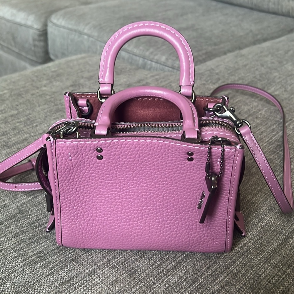 Coach Rogue 17 in Primrose